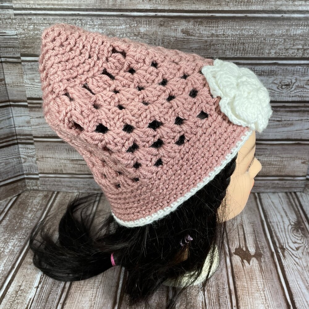 Handmade Mauve White Women Flower Soft Crocheted Beanie Hat USA NEW - Picture 2 of 7